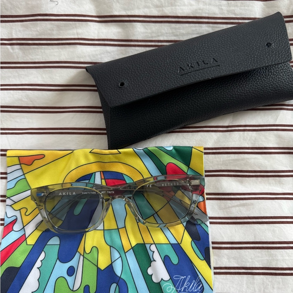 Gray Akila Women’s Sunglasses - Picture 3 of 6